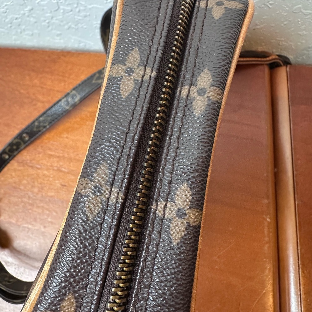 Auth Louis Vuitton Monogram
Canvas Danube M45266 Shoulder
Bag - Picture 11 of 16